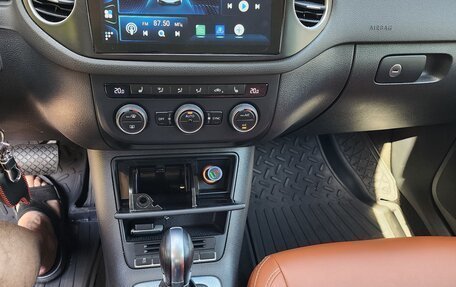 Volkswagen Tiguan II, 2016 год, 2 300 000 рублей, 12 фотография