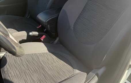 Hyundai Solaris II рестайлинг, 2014 год, 700 000 рублей, 8 фотография