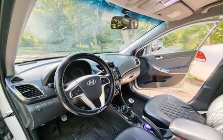 Hyundai Solaris II рестайлинг, 2012 год, 850 000 рублей, 10 фотография