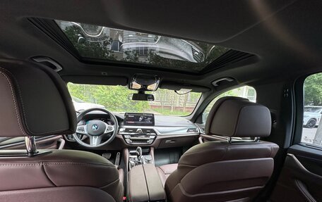 BMW 5 серия, 2023 год, 5 600 000 рублей, 6 фотография