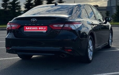 Toyota Camry, 2019 год, 2 100 000 рублей, 5 фотография