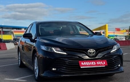 Toyota Camry, 2019 год, 2 100 000 рублей, 3 фотография