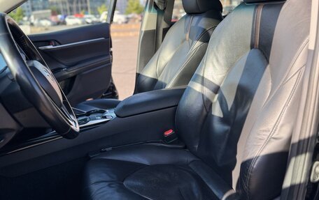 Toyota Camry, 2019 год, 2 100 000 рублей, 12 фотография
