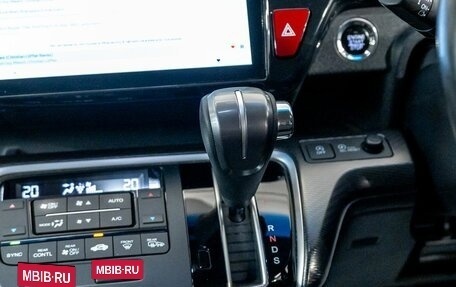 Honda Stepwgn IV, 2018 год, 2 305 000 рублей, 13 фотография