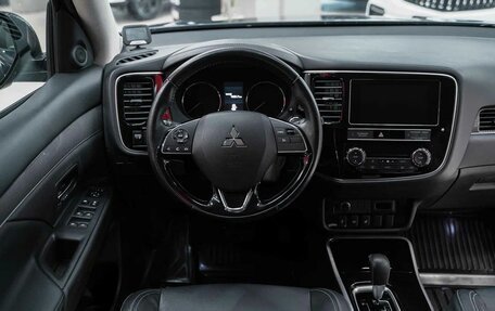 Mitsubishi Outlander III рестайлинг 3, 2019 год, 1 890 000 рублей, 6 фотография