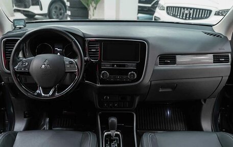 Mitsubishi Outlander III рестайлинг 3, 2019 год, 1 890 000 рублей, 8 фотография