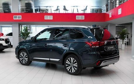 Mitsubishi Outlander III рестайлинг 3, 2019 год, 1 890 000 рублей, 4 фотография
