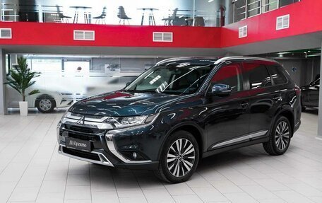 Mitsubishi Outlander III рестайлинг 3, 2019 год, 1 890 000 рублей, 5 фотография