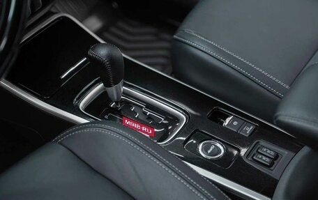 Mitsubishi Outlander III рестайлинг 3, 2019 год, 1 890 000 рублей, 11 фотография