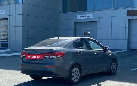 KIA Rio III рестайлинг, 2015 год, 900 000 рублей, 2 фотография