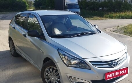 Hyundai Solaris II рестайлинг, 2015 год, 770 000 рублей, 1 фотография