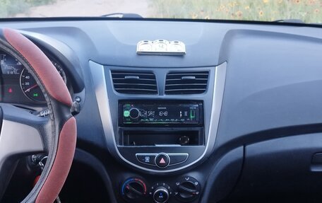 Hyundai Solaris II рестайлинг, 2015 год, 770 000 рублей, 5 фотография