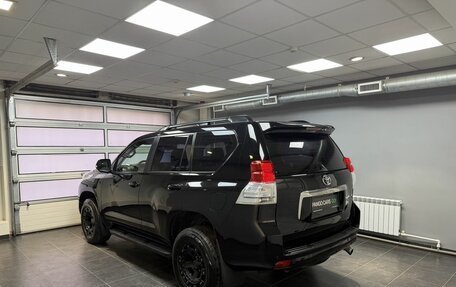 Toyota Land Cruiser Prado 150 рестайлинг 2, 2011 год, 2 675 000 рублей, 3 фотография