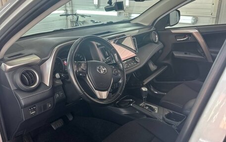 Toyota RAV4, 2019 год, 2 490 000 рублей, 4 фотография