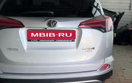 Toyota RAV4, 2019 год, 2 490 000 рублей, 6 фотография