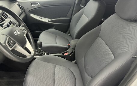 Hyundai Solaris II рестайлинг, 2013 год, 910 000 рублей, 18 фотография