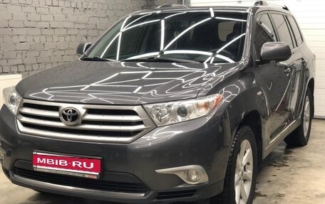 Toyota Highlander III, 2013 год, 2 080 000 рублей, 11 фотография