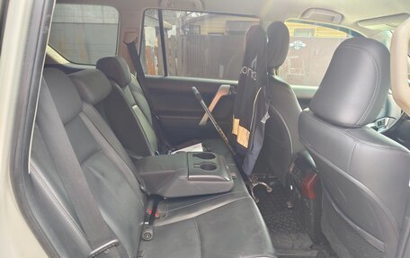 Toyota Land Cruiser Prado 150 рестайлинг 2, 2014 год, 3 000 000 рублей, 6 фотография
