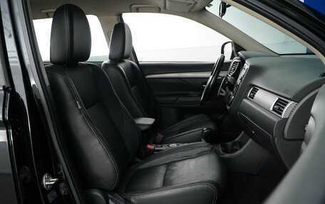 Mitsubishi Outlander III рестайлинг 3, 2014 год, 1 675 050 рублей, 8 фотография