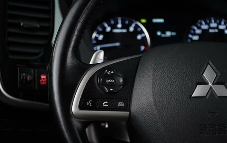 Mitsubishi Outlander III рестайлинг 3, 2014 год, 1 675 050 рублей, 12 фотография