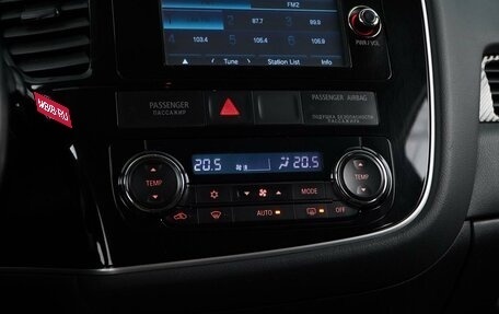 Mitsubishi Outlander III рестайлинг 3, 2014 год, 1 675 050 рублей, 15 фотография