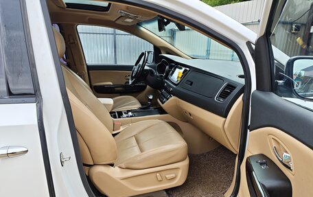 KIA Carnival III, 2017 год, 2 630 000 рублей, 8 фотография