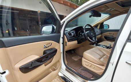 KIA Carnival III, 2017 год, 2 630 000 рублей, 10 фотография