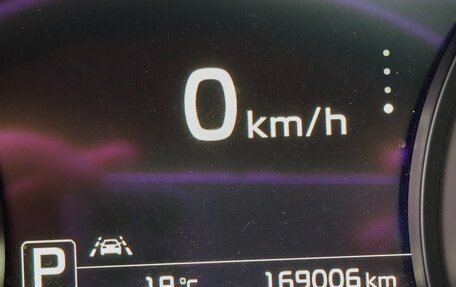 KIA Carnival III, 2017 год, 2 630 000 рублей, 18 фотография