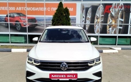 Volkswagen Tiguan II, 2021 год, 3 069 000 рублей, 2 фотография