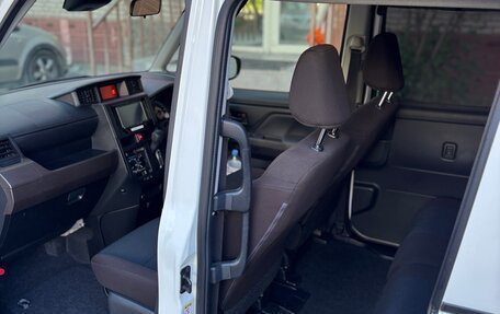 Toyota Roomy I, 2022 год, 1 050 000 рублей, 23 фотография