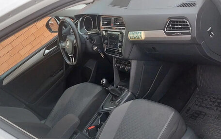 Volkswagen Tiguan II, 2018 год, 1 850 000 рублей, 9 фотография