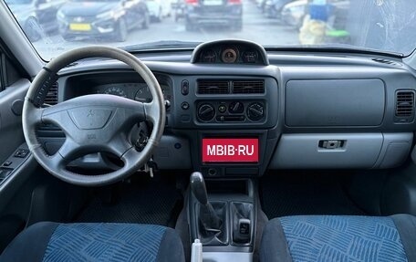 Mitsubishi Pajero Sport II рестайлинг, 2001 год, 690 000 рублей, 16 фотография