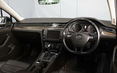 Volkswagen Passat B8 рестайлинг, 2015 год, 1 720 000 рублей, 5 фотография