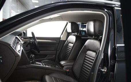 Volkswagen Passat B8 рестайлинг, 2015 год, 1 720 000 рублей, 8 фотография