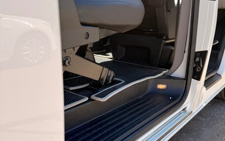 Volkswagen Transporter T6 рестайлинг, 2017 год, 3 100 000 рублей, 16 фотография