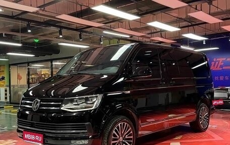 Volkswagen Multivan T6 рестайлинг, 2019 год, 6 322 000 рублей, 1 фотография