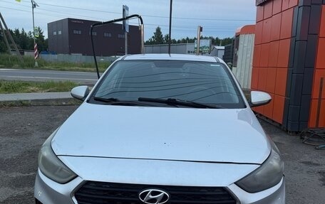 Hyundai Solaris II рестайлинг, 2017 год, 670 000 рублей, 1 фотография