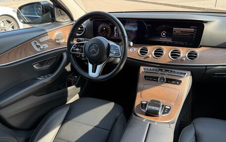 Mercedes-Benz E-Класс, 2018 год, 3 990 000 рублей, 15 фотография