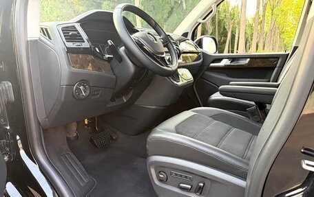 Volkswagen Multivan T6 рестайлинг, 2019 год, 7 060 000 рублей, 8 фотография