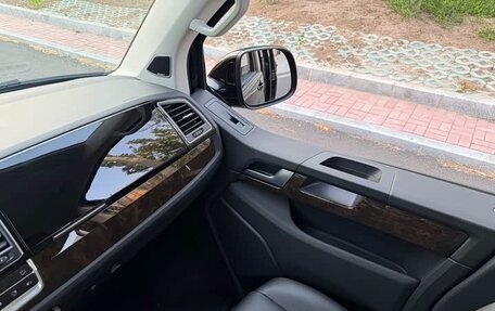 Volkswagen Multivan T6 рестайлинг, 2019 год, 7 060 000 рублей, 19 фотография