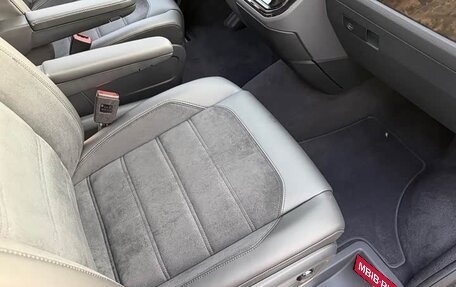 Volkswagen Multivan T6 рестайлинг, 2019 год, 7 060 000 рублей, 12 фотография
