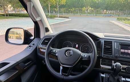 Volkswagen Multivan T6 рестайлинг, 2019 год, 7 060 000 рублей, 18 фотография