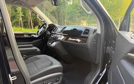 Volkswagen Multivan T6 рестайлинг, 2019 год, 7 060 000 рублей, 23 фотография