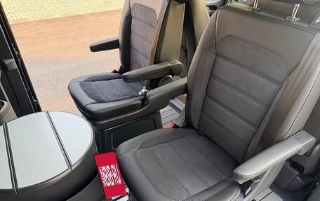 Volkswagen Multivan T6 рестайлинг, 2019 год, 7 060 000 рублей, 15 фотография
