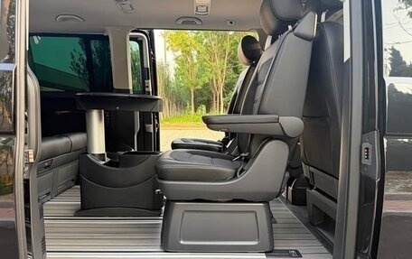 Volkswagen Multivan T6 рестайлинг, 2019 год, 7 060 000 рублей, 17 фотография