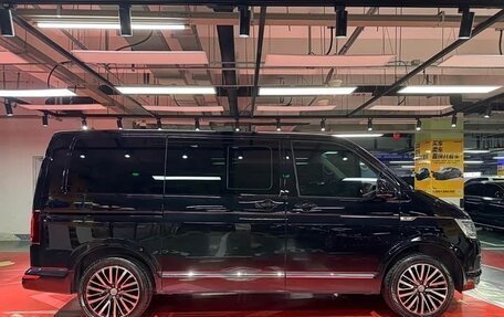 Volkswagen Multivan T6 рестайлинг, 2019 год, 6 322 000 рублей, 7 фотография