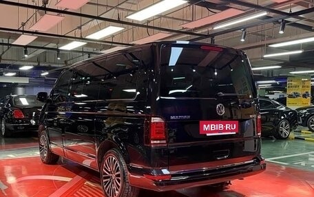 Volkswagen Multivan T6 рестайлинг, 2019 год, 6 322 000 рублей, 2 фотография