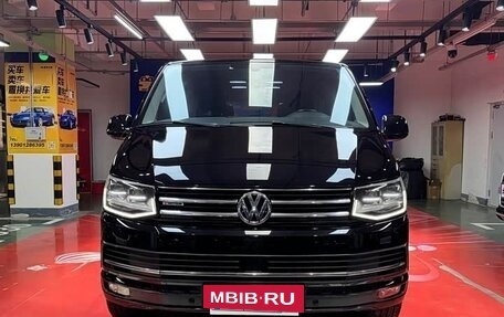 Volkswagen Multivan T6 рестайлинг, 2019 год, 6 322 000 рублей, 3 фотография