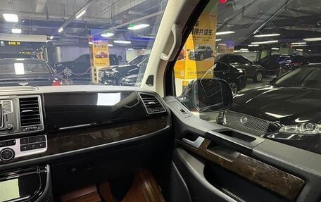 Volkswagen Multivan T6 рестайлинг, 2019 год, 6 322 000 рублей, 22 фотография