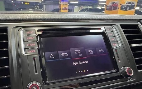 Volkswagen Multivan T6 рестайлинг, 2019 год, 6 322 000 рублей, 23 фотография